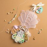 "Tengerpart"  kagyló formájú 535db-os gyöngyfűző készlet műanyag dobozban