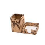 Tölgyfából kézzel készült írószertartó papírtömb tartóval, pillangó mintával