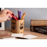 Tölgyfából kézzel készített írószertartó, baglyos