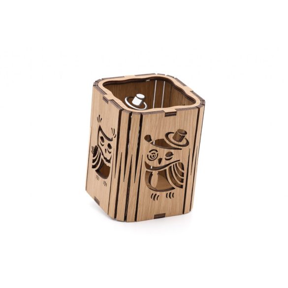 Tölgyfából kézzel készített írószertartó, baglyos