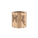 Tölgyfából kézzel készített írószertartó, pillangók