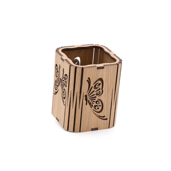 Tölgyfából kézzel készített írószertartó, pillangók