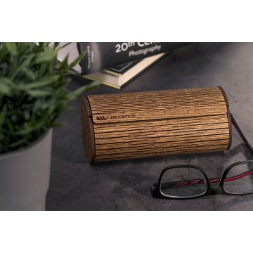   Krea-Wood tölgyfából kézzel készült mágneses szemüvegtok, barna színben.