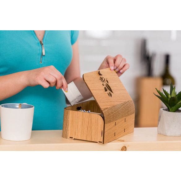 Krea-Wood tölgyfából készült teásdoboz tealevél motívummal, natúr színben