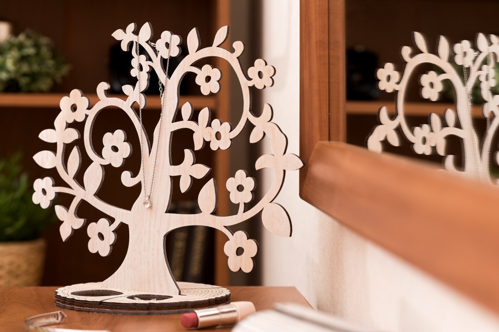 Krea-Wood tölgyfából készült ékszertartó fa virágokkal, fehér